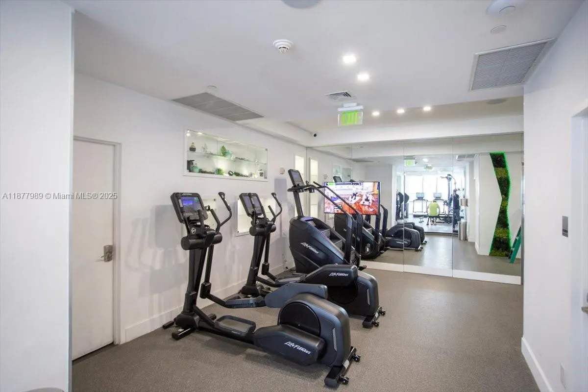 1100 Biscayne Blvd, #2305