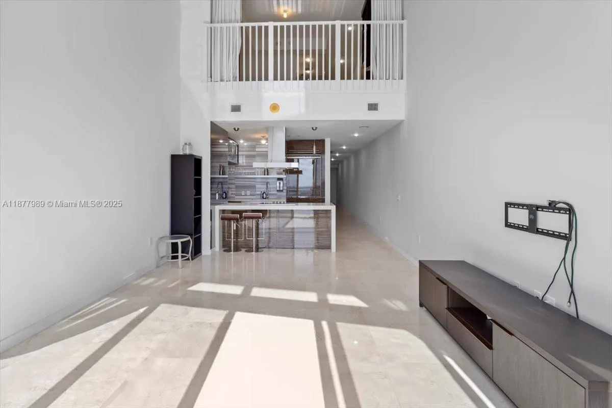1100 Biscayne Blvd, #2305