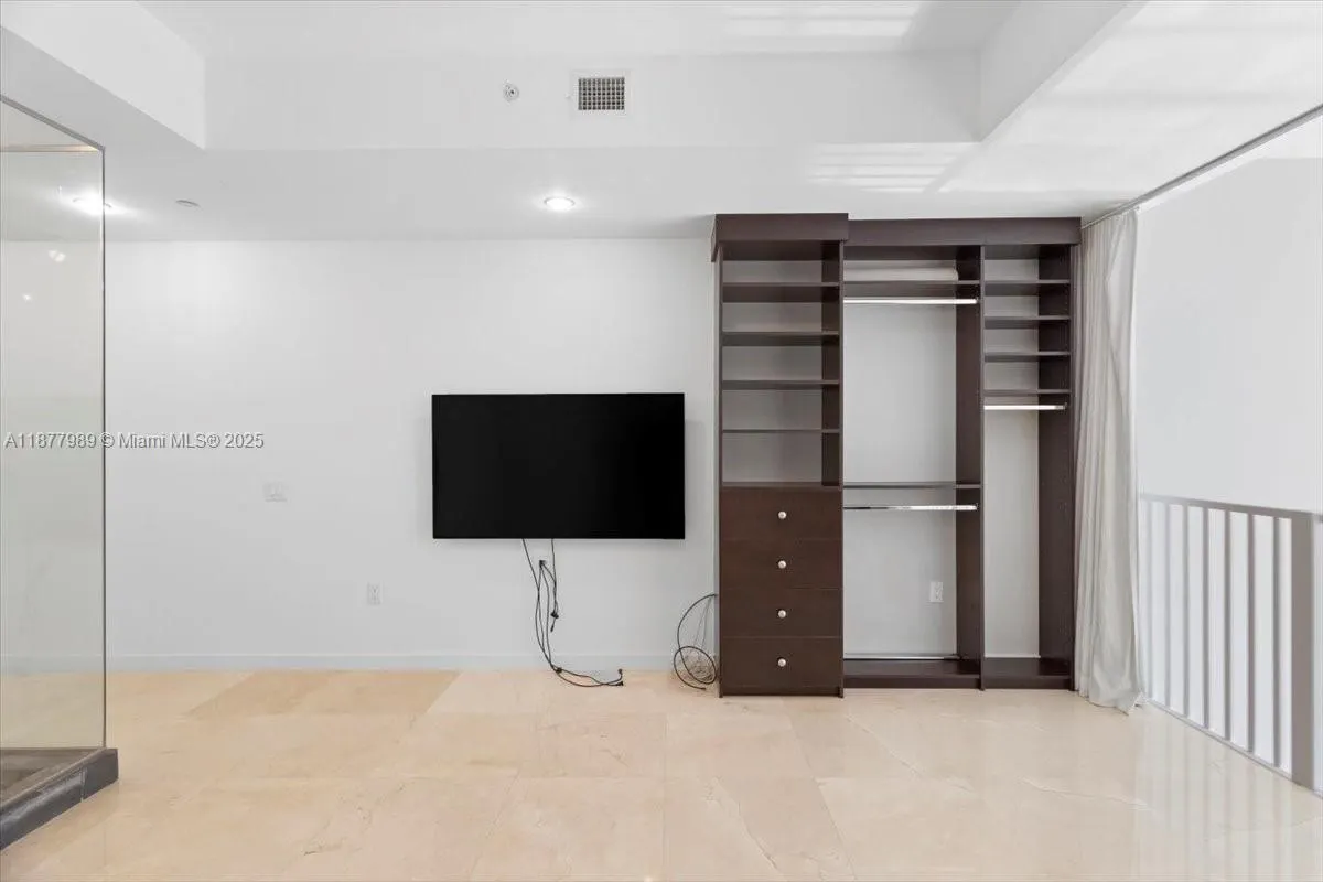 1100 Biscayne Blvd, #2305