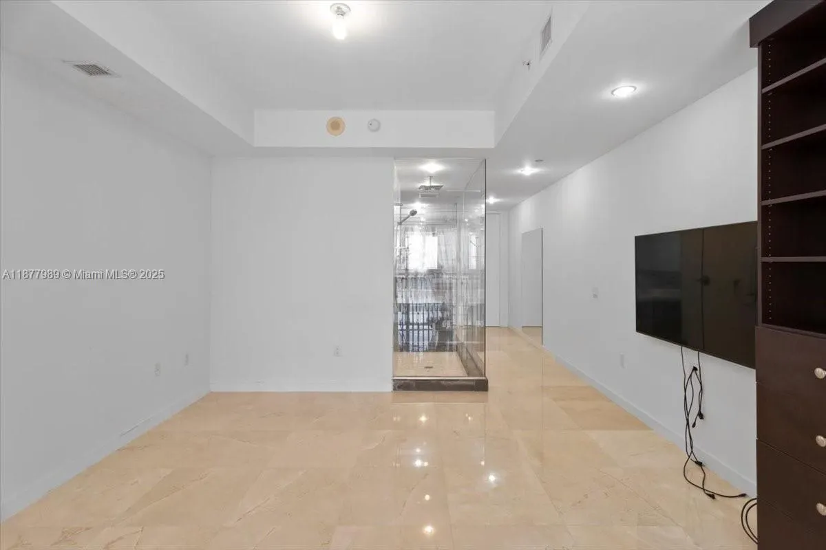 1100 Biscayne Blvd, #2305