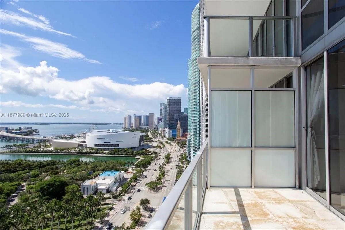 1100 Biscayne Blvd, #2305