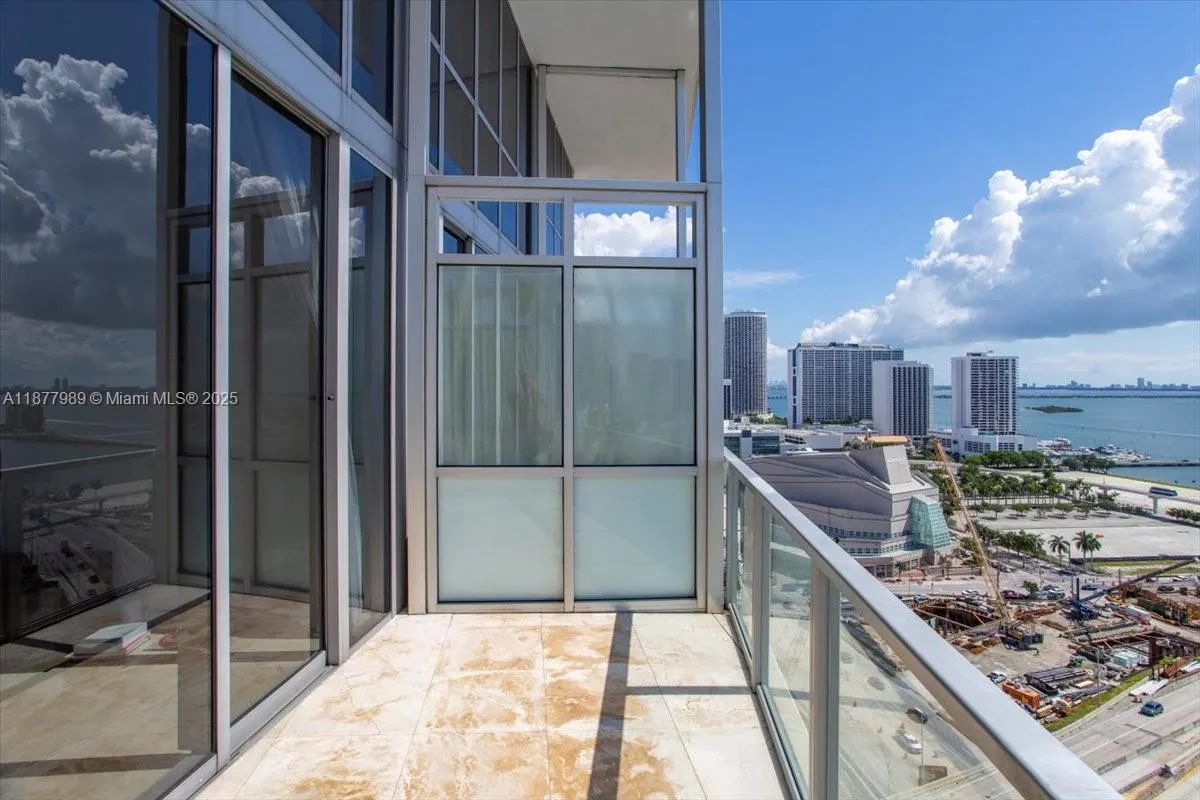 1100 Biscayne Blvd, #2305