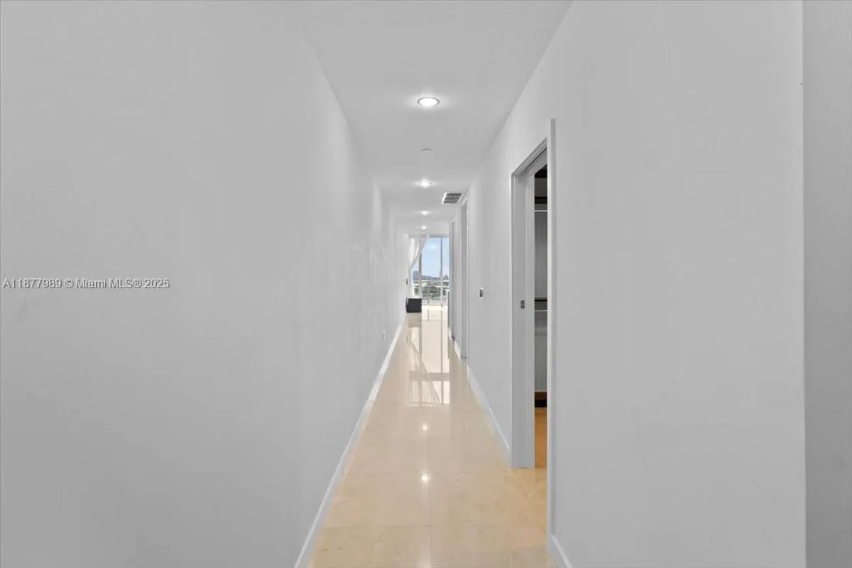 1100 Biscayne Blvd, #2305