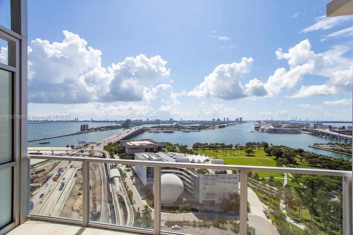 1100 Biscayne Blvd, #2305