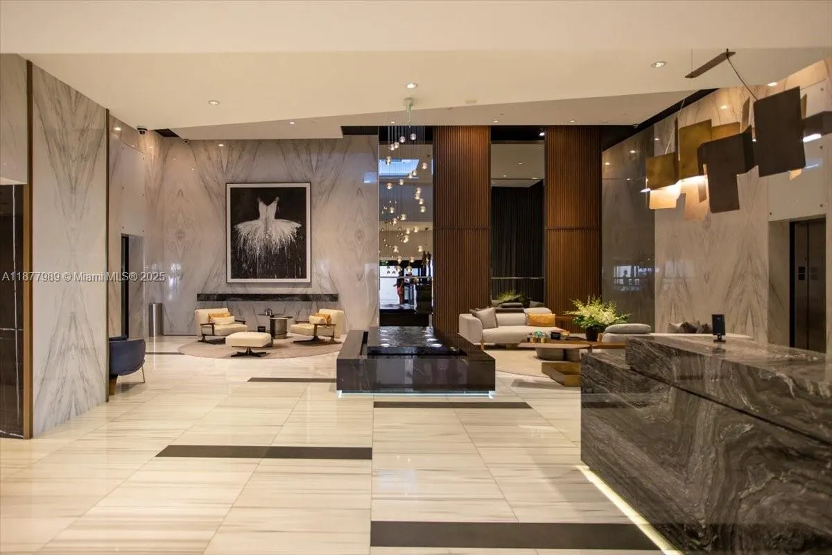 1100 Biscayne Blvd, #2305