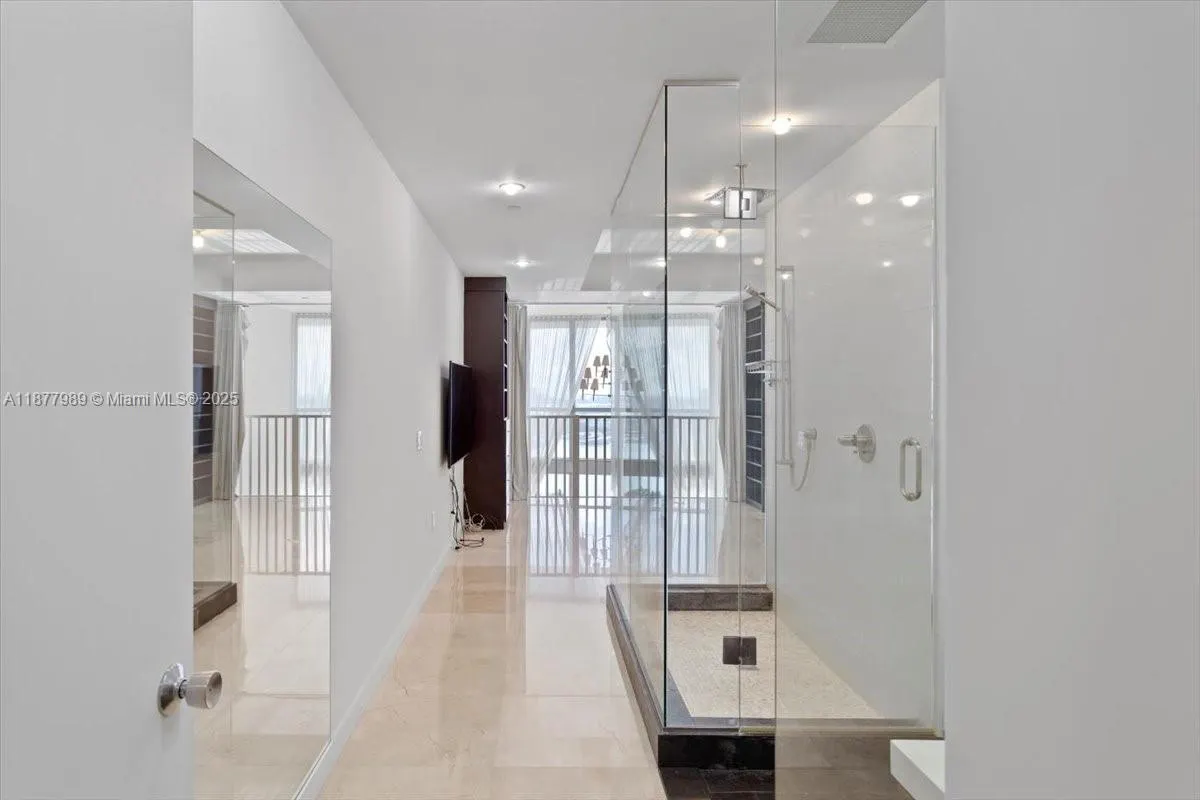 1100 Biscayne Blvd, #2305