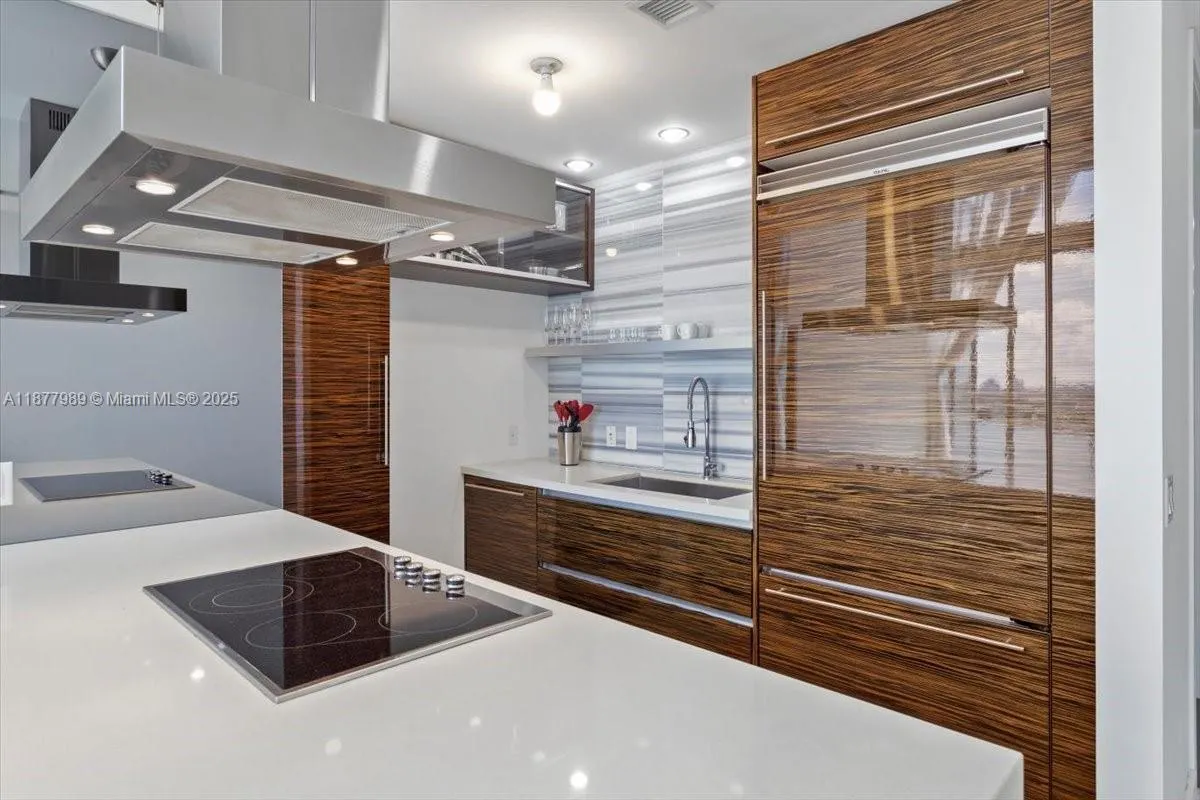 1100 Biscayne Blvd, #2305