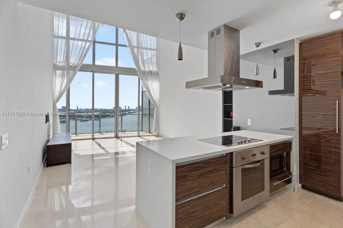 1100 Biscayne Blvd, #2305