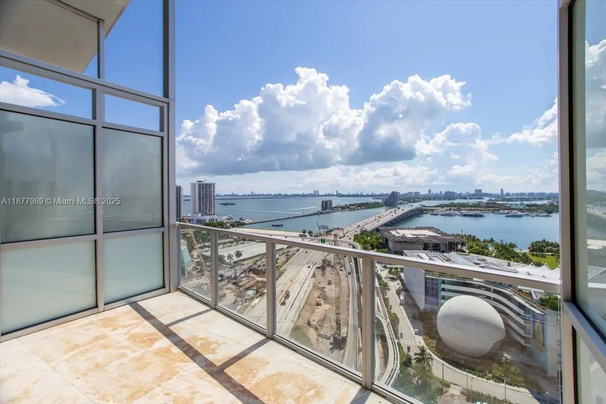 1100 Biscayne Blvd, #2305