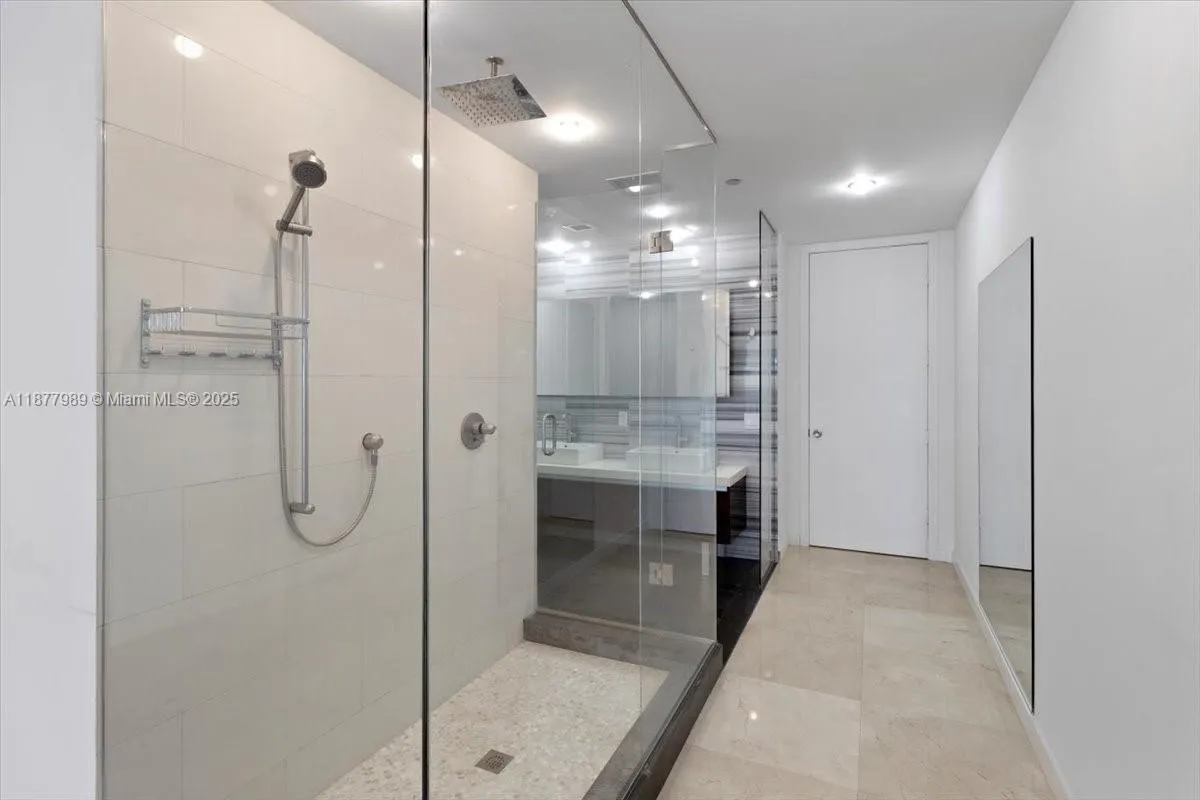 1100 Biscayne Blvd, #2305