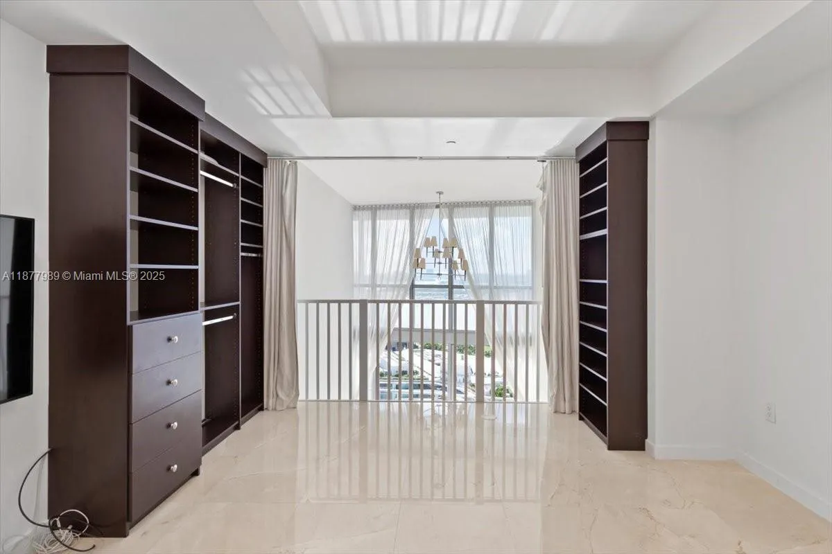 1100 Biscayne Blvd, #2305