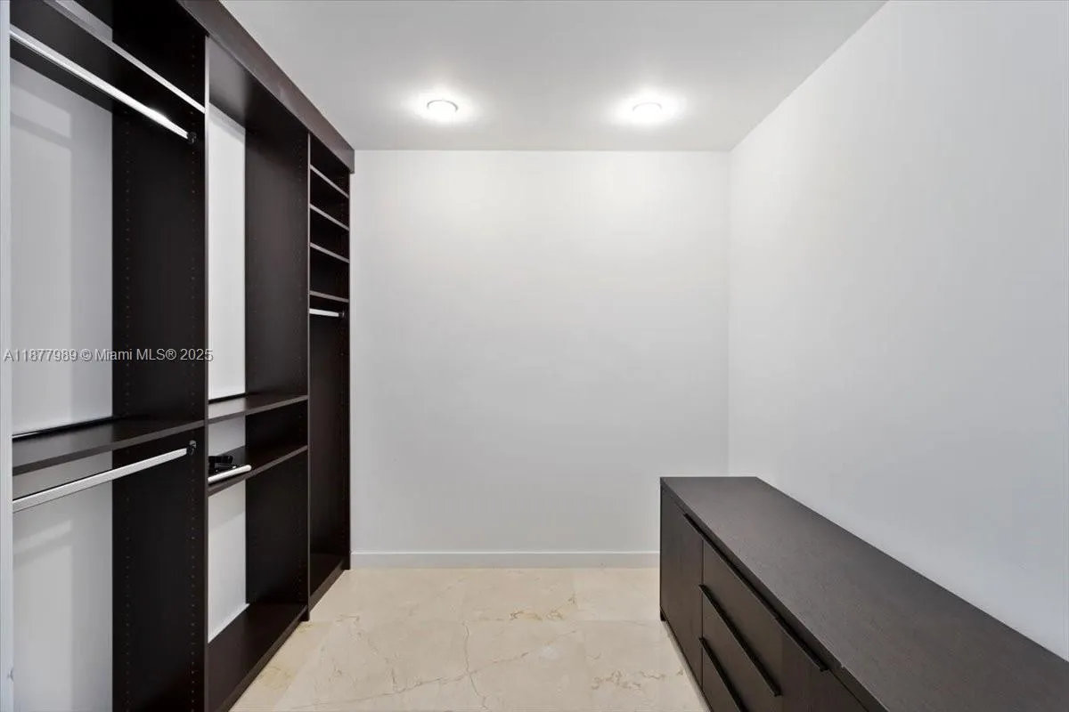 1100 Biscayne Blvd, #2305