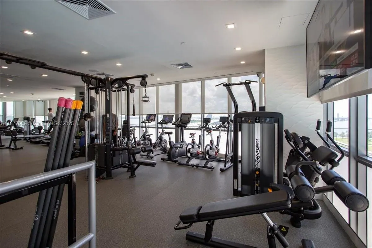 1100 Biscayne Blvd, #2305