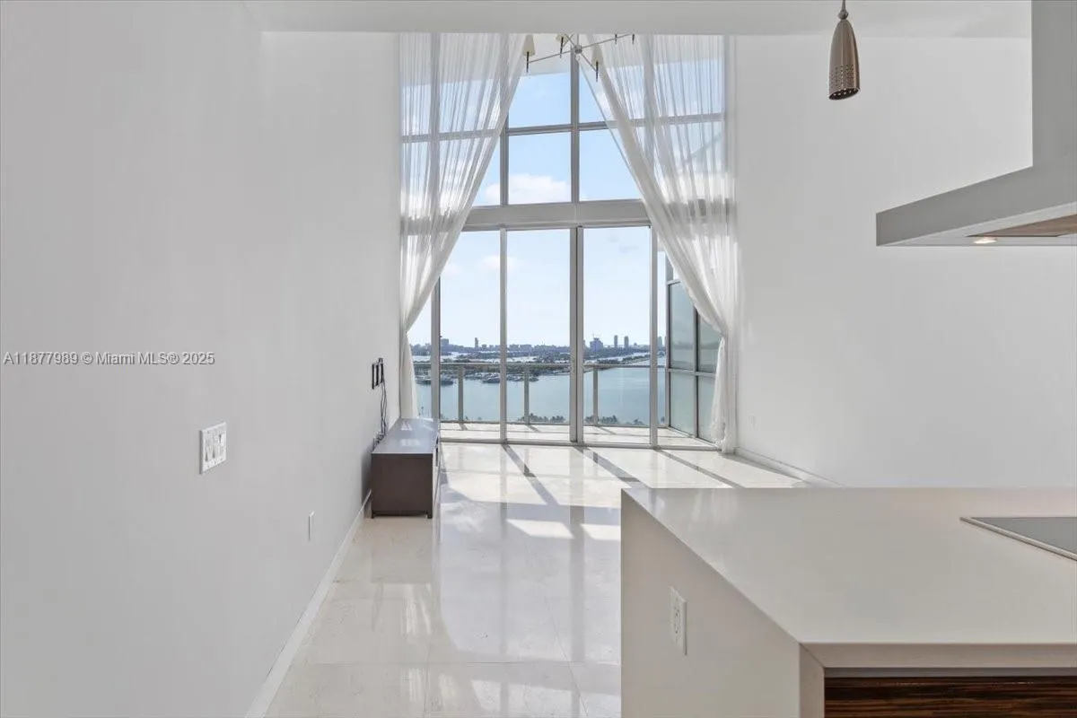 1100 Biscayne Blvd, #2305