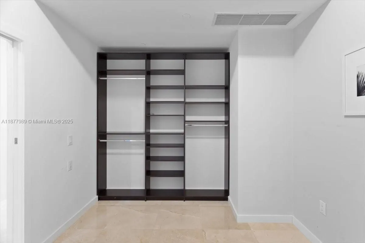 1100 Biscayne Blvd, #2305