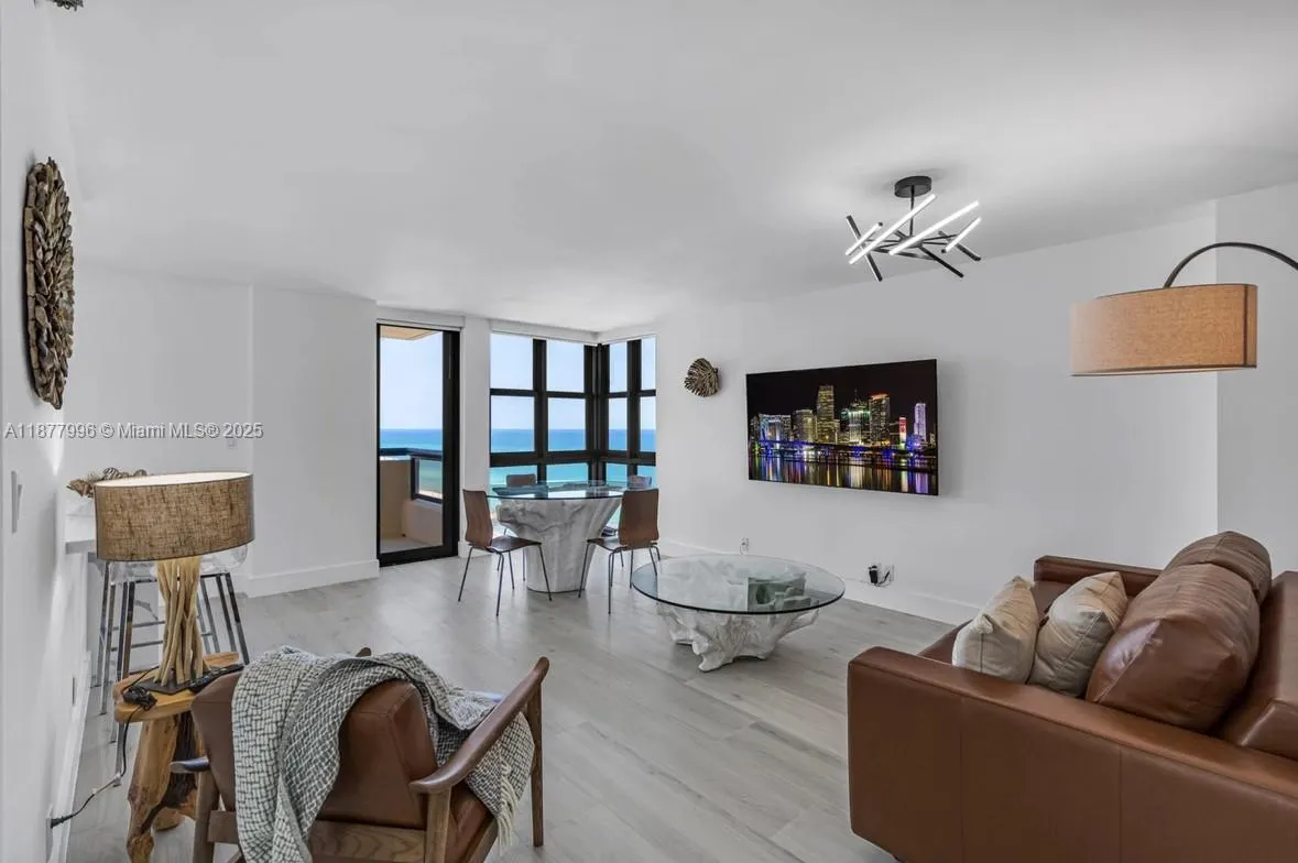 2555 Collins Ave, #2200