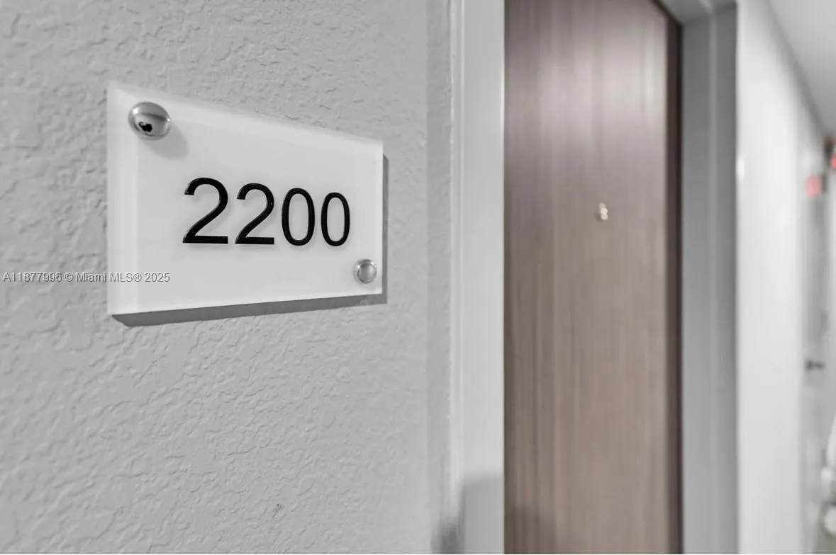 2555 Collins Ave, #2200