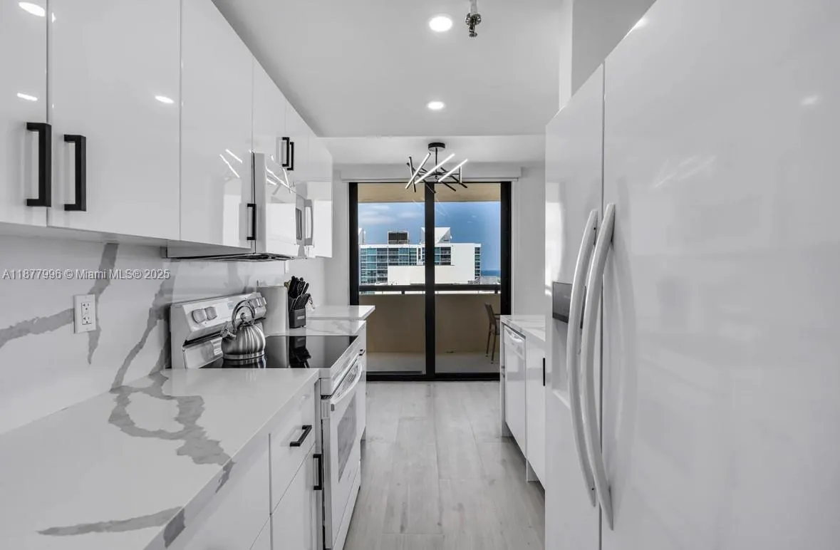 2555 Collins Ave, #2200
