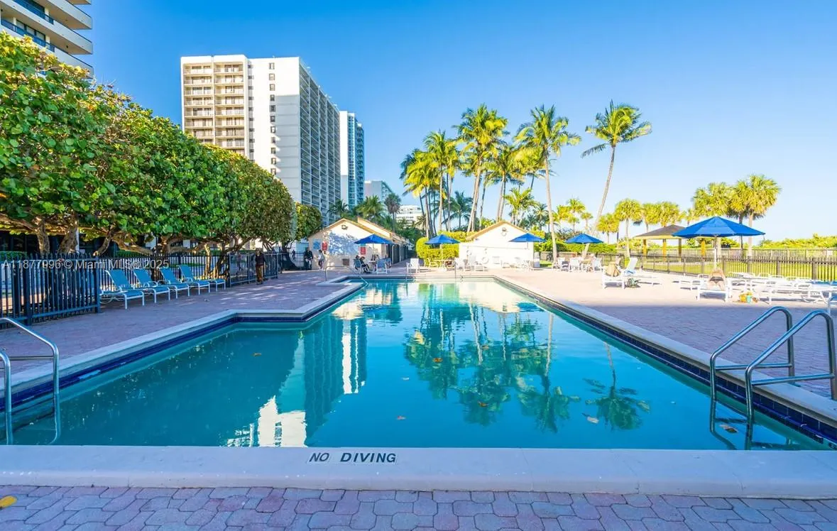 2555 Collins Ave, #2200