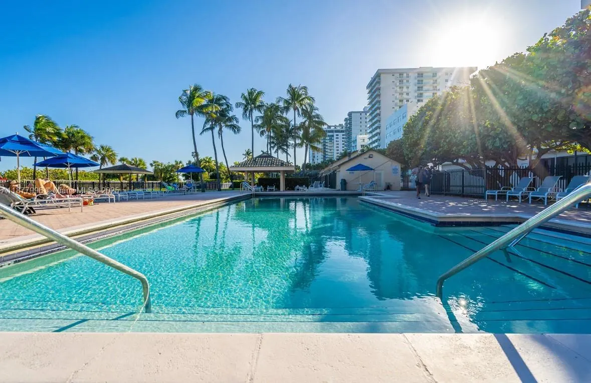 2555 Collins Ave, #2200