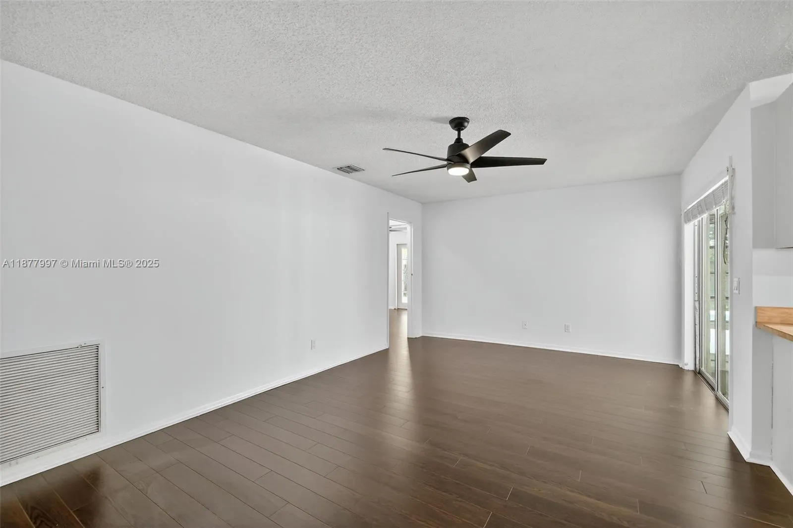 770 SE Hollahan Ave