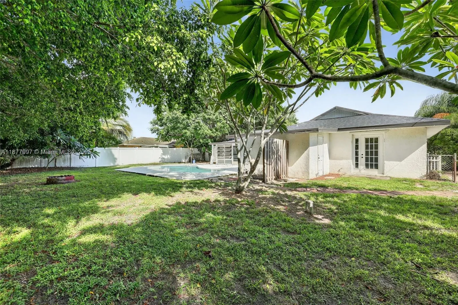 770 SE Hollahan Ave