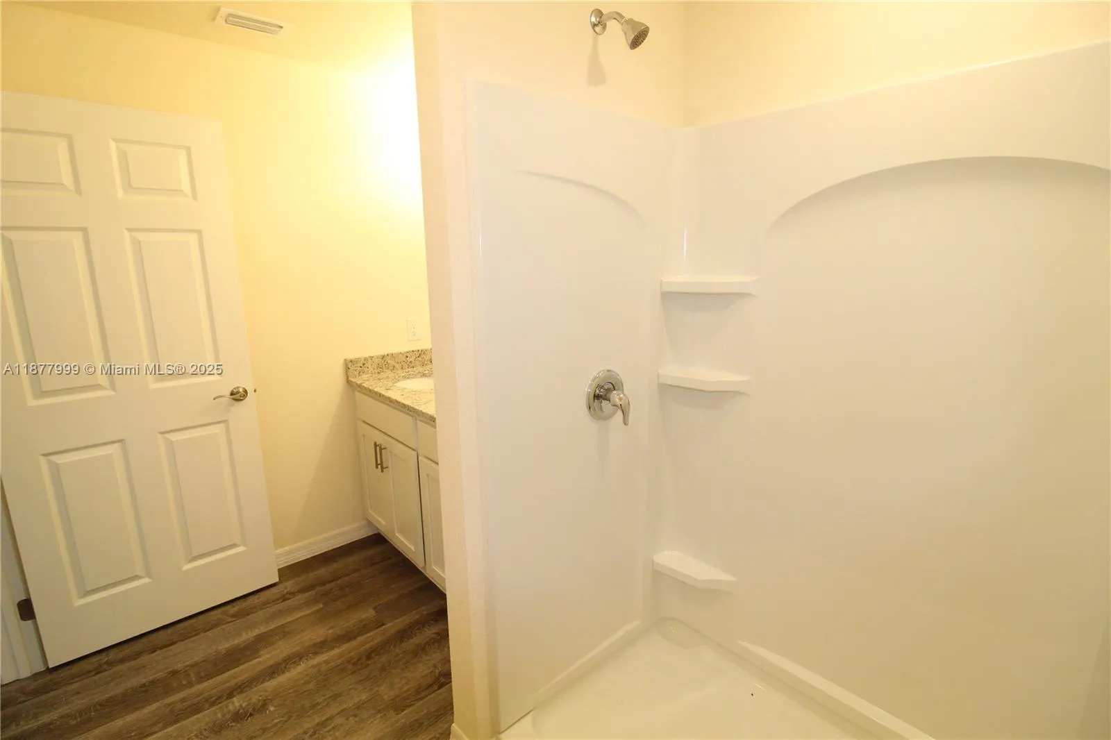 555 Oakshire, #Ln