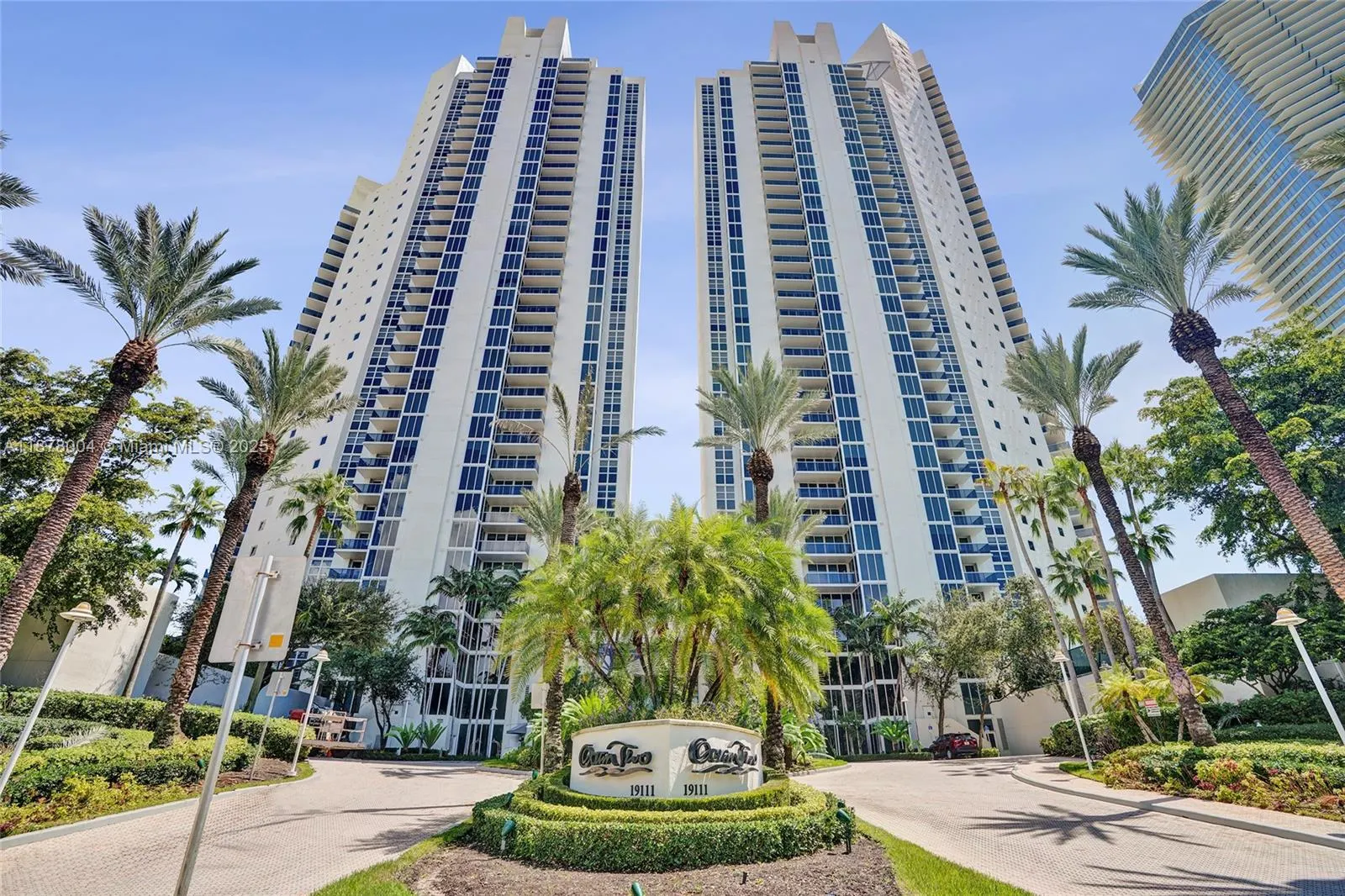 19111 Collins Ave, #2101
