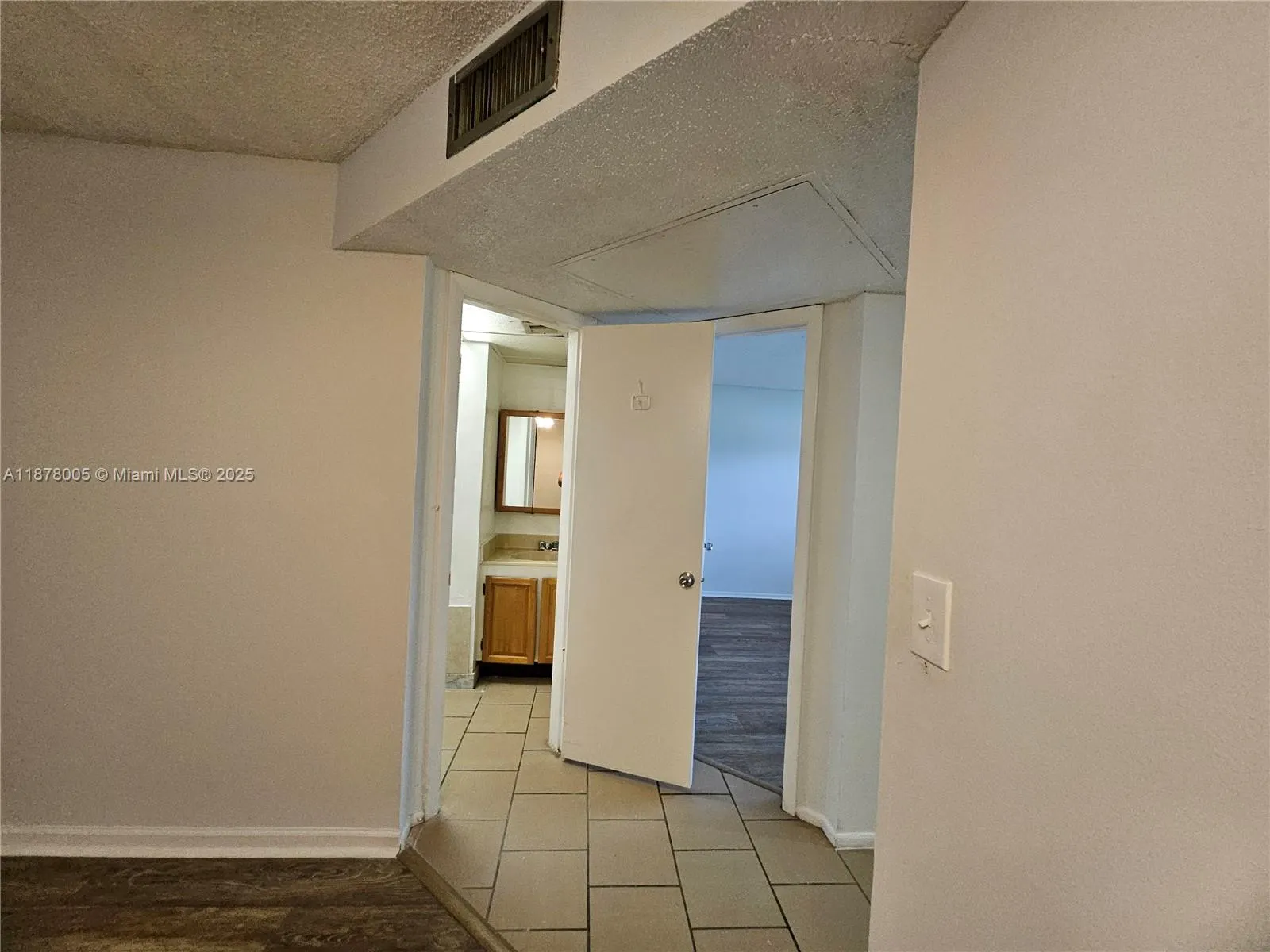 7820 S Colony Cir S, #102