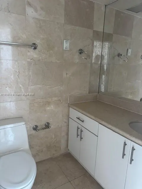 5445 Collins Ave, #1602
