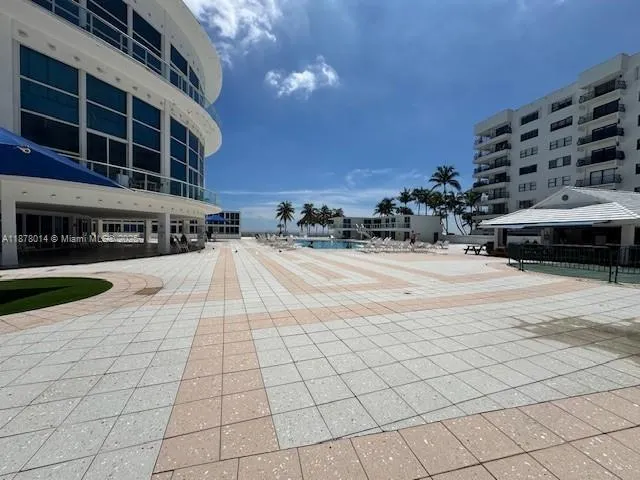 5445 Collins Ave, #1602
