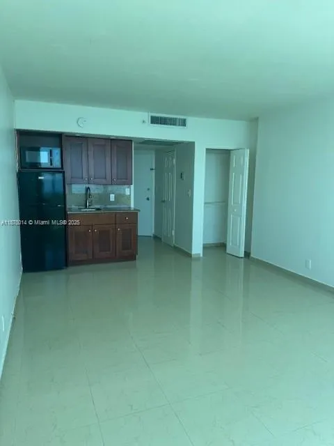 5445 Collins Ave, #1602