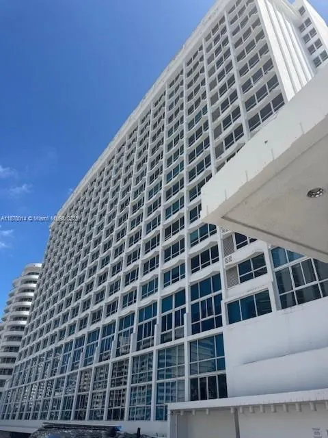 5445 Collins Ave, #1602