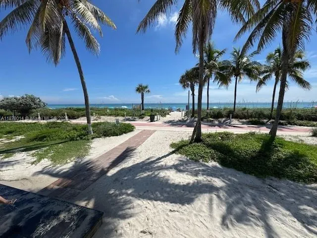 5445 Collins Ave, #1602