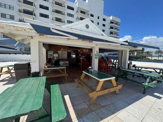 5445 Collins Ave, #1602