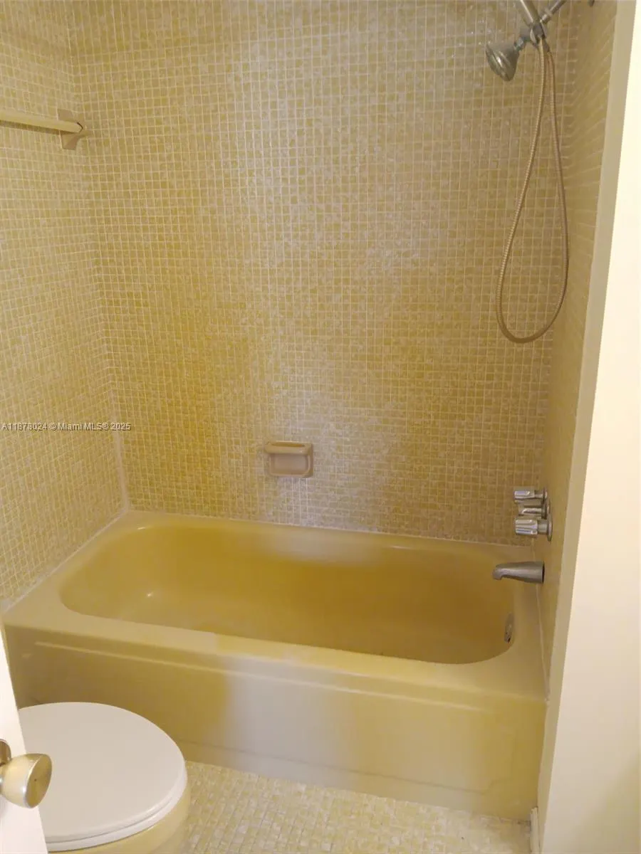 3545 NE 166th St, #304