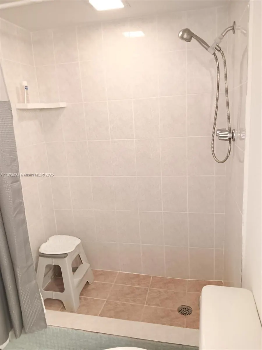 3545 NE 166th St, #304