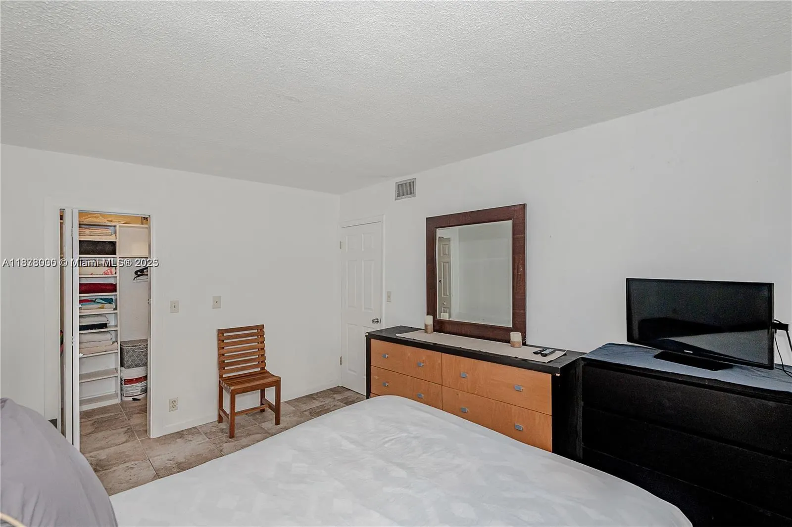 251 NE 172nd St, #221