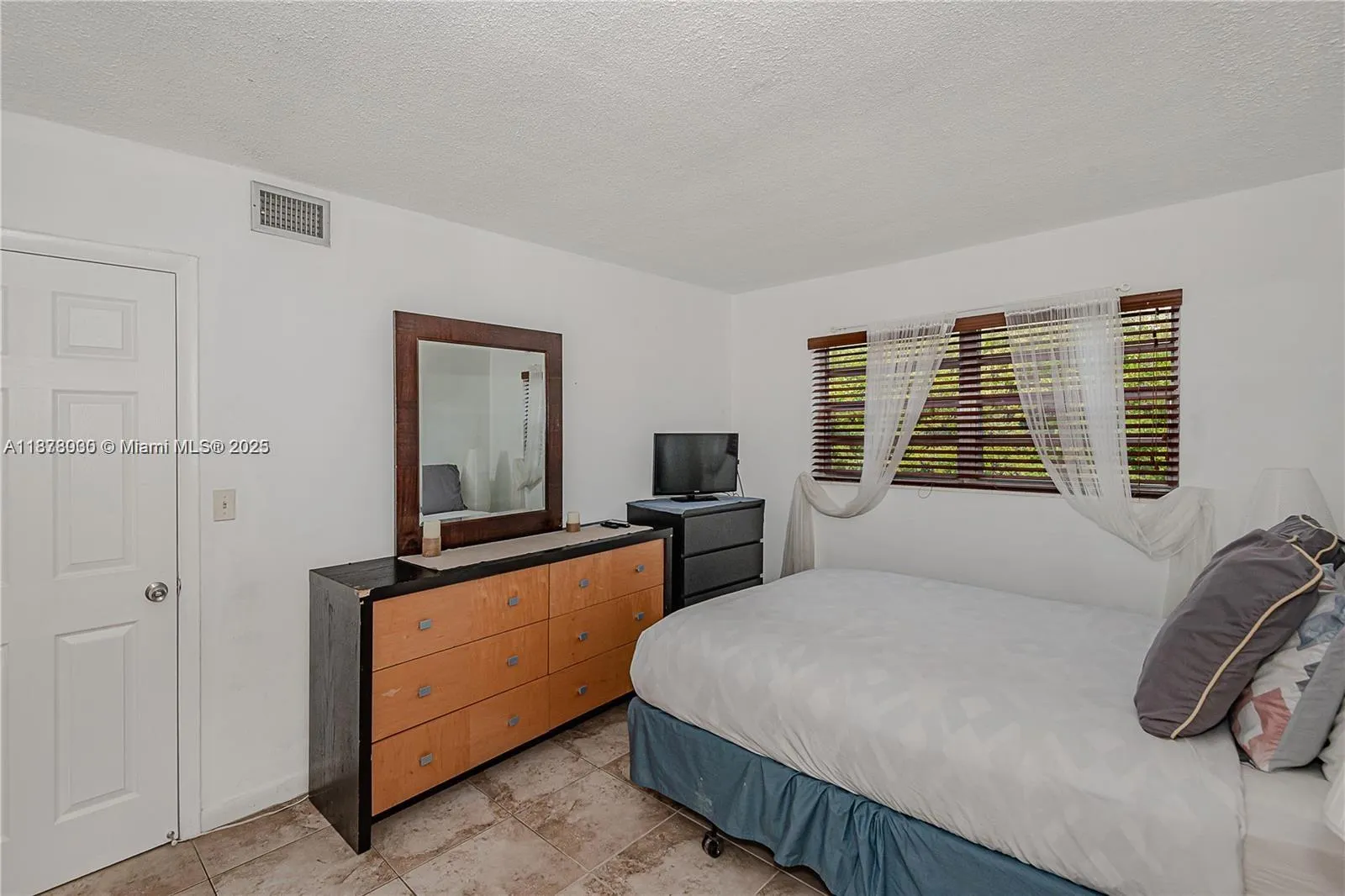 251 NE 172nd St, #221