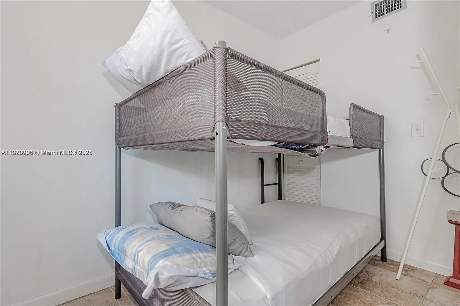 251 NE 172nd St, #221