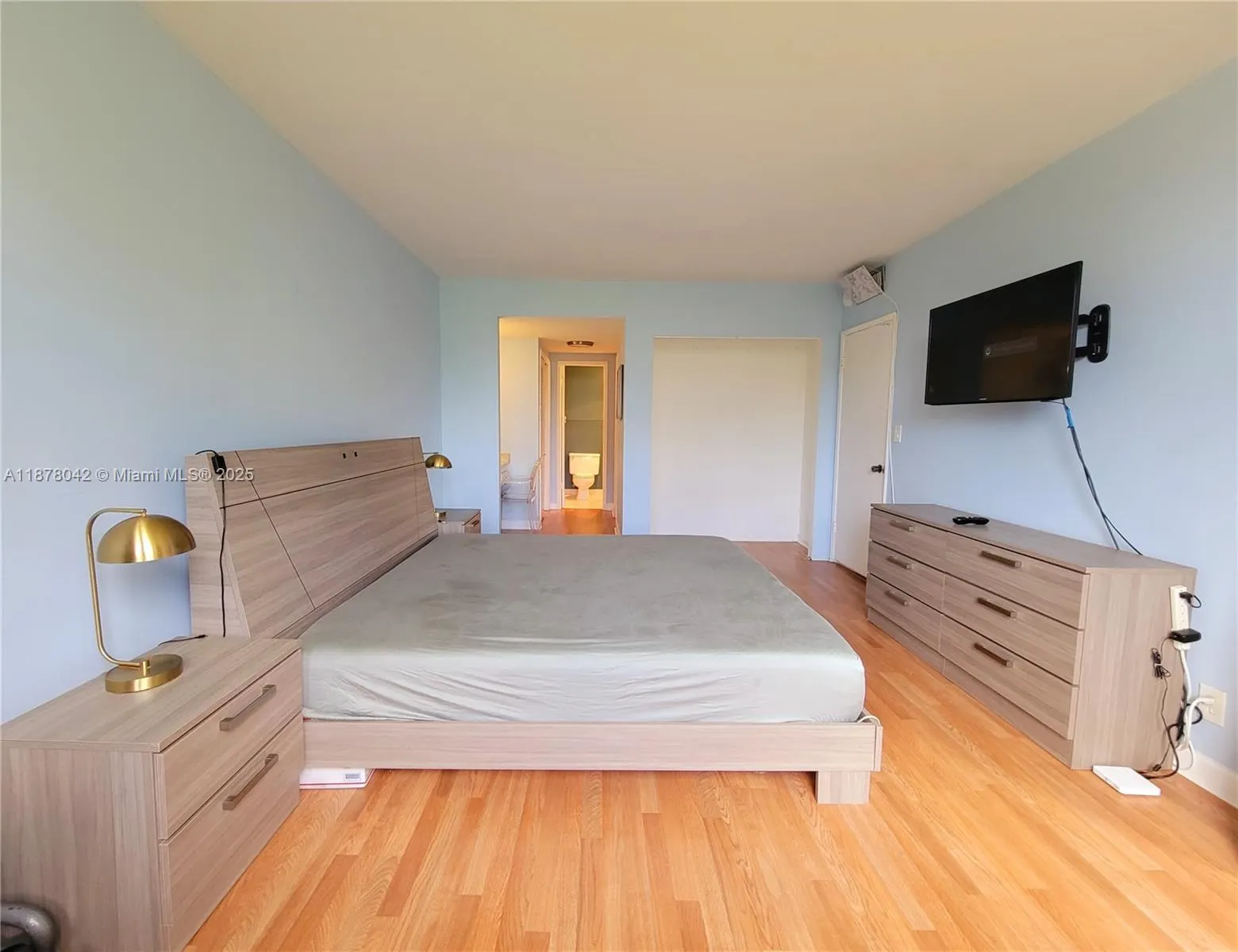 4200 Hillcrest Dr, #303