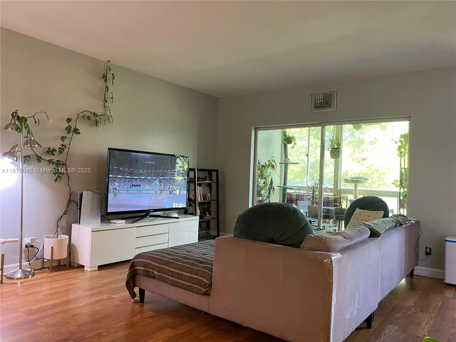 4200 Hillcrest Dr, #303