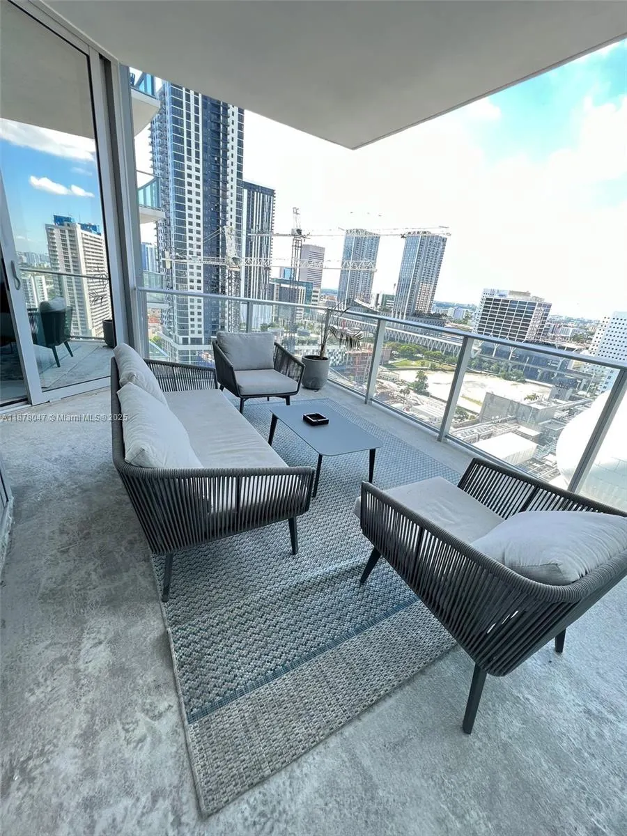 851 NE 1st Ave, #1906