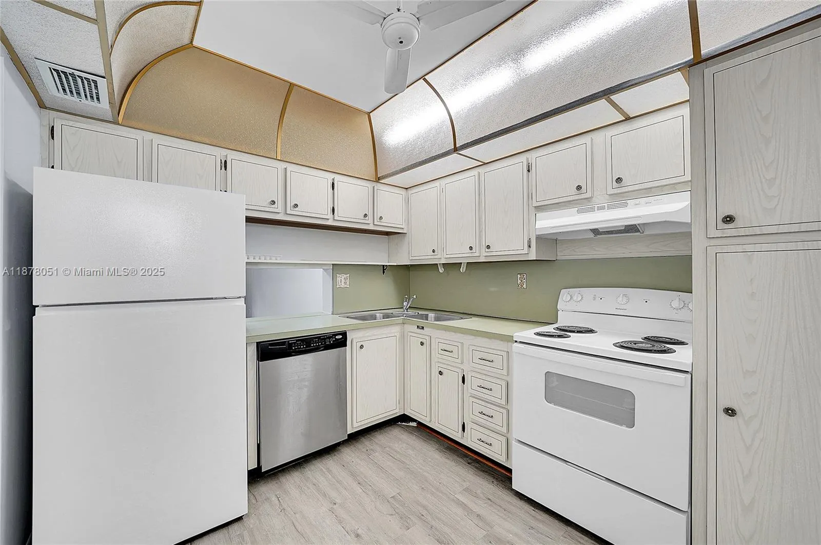 5320 NW 11th St, #205