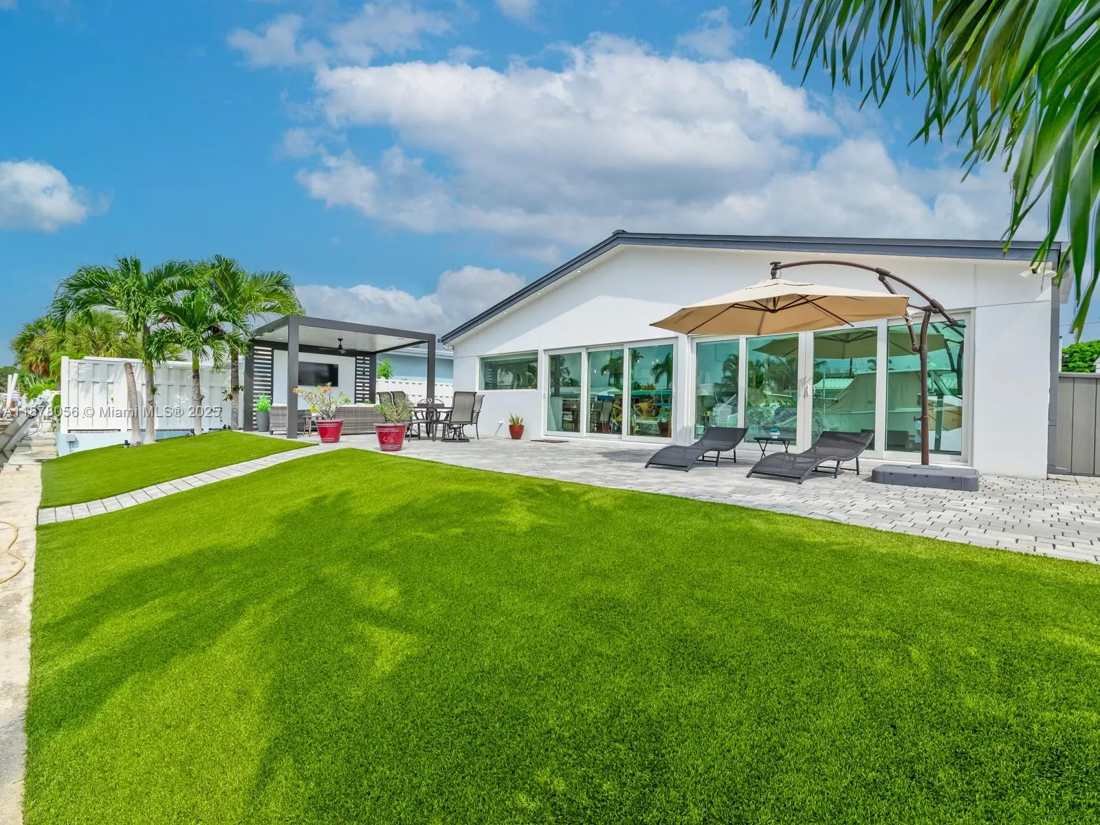 1206 Mango Isle