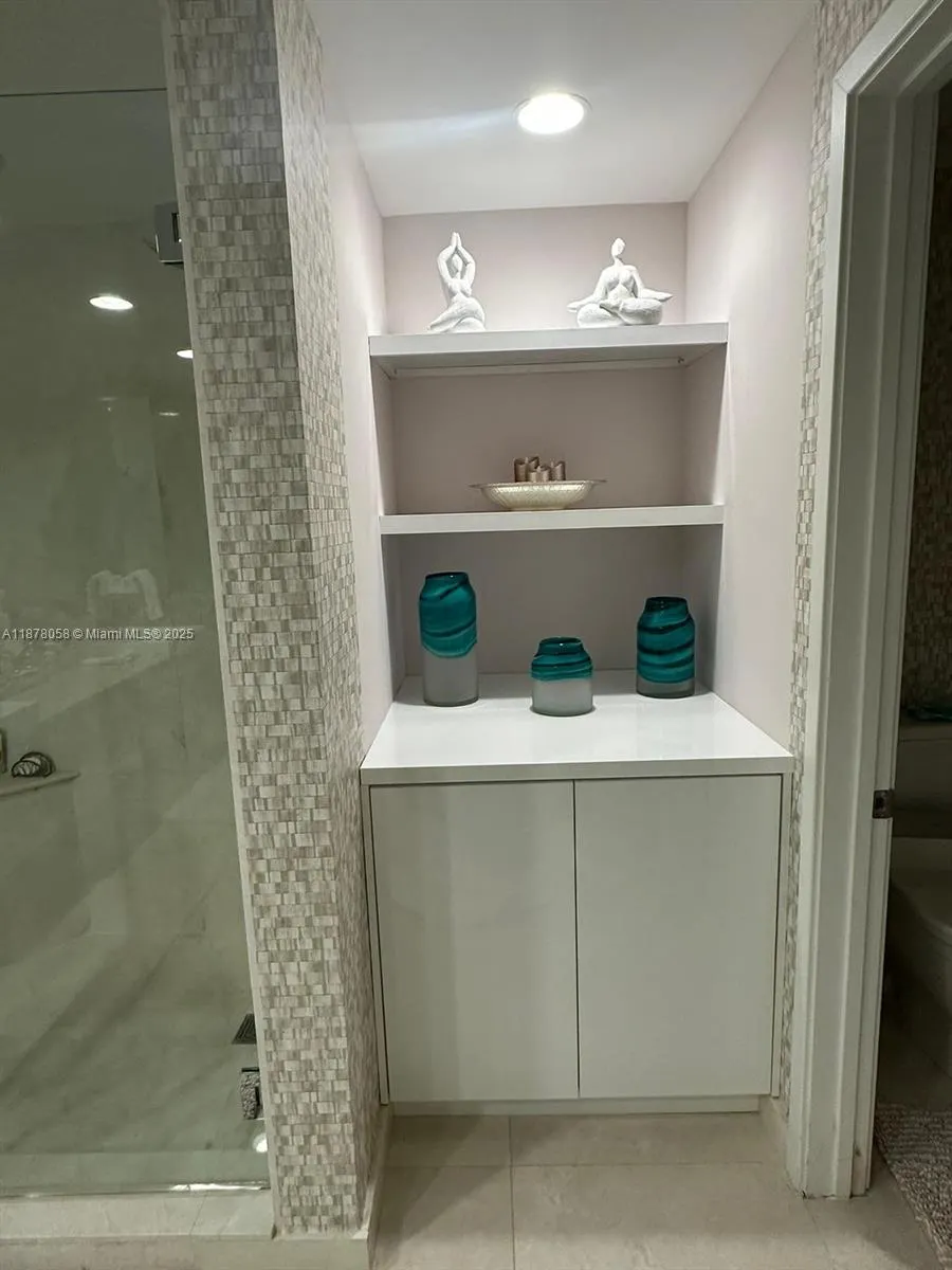 17301 Biscayne Blvd, #1706