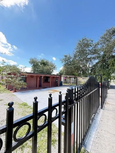 2246 Service Rd