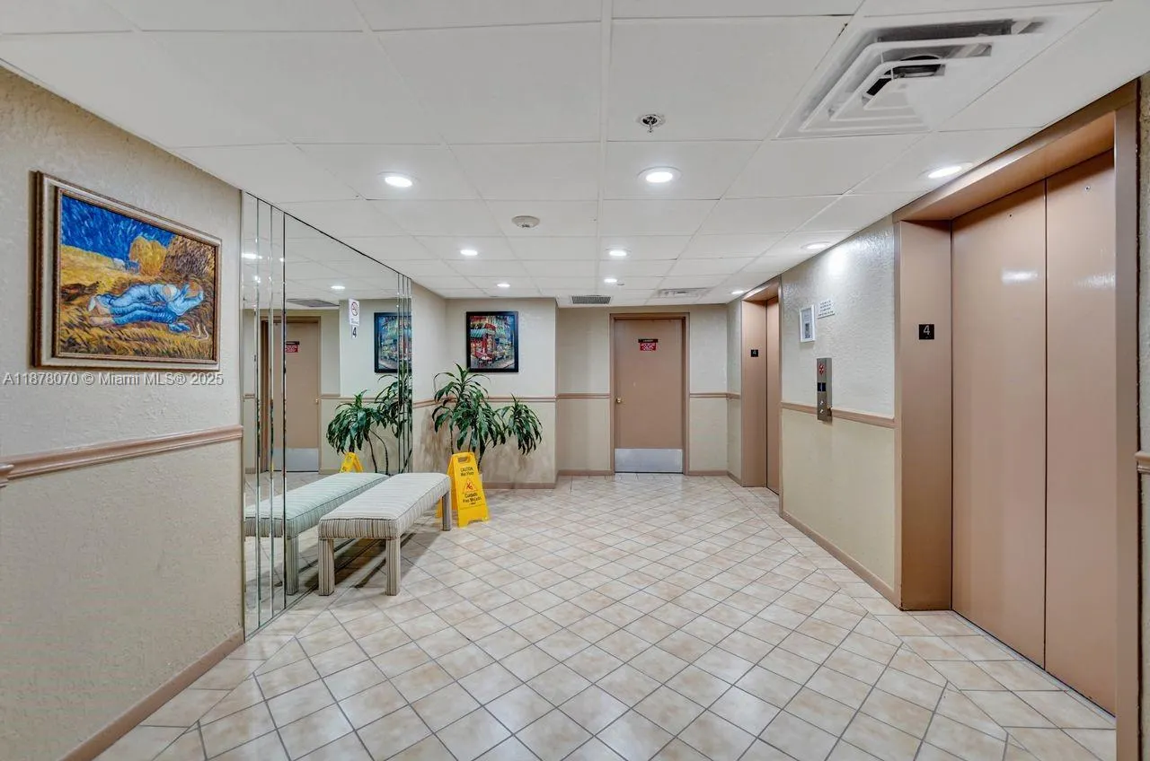 4001 Hillcrest Dr, #403