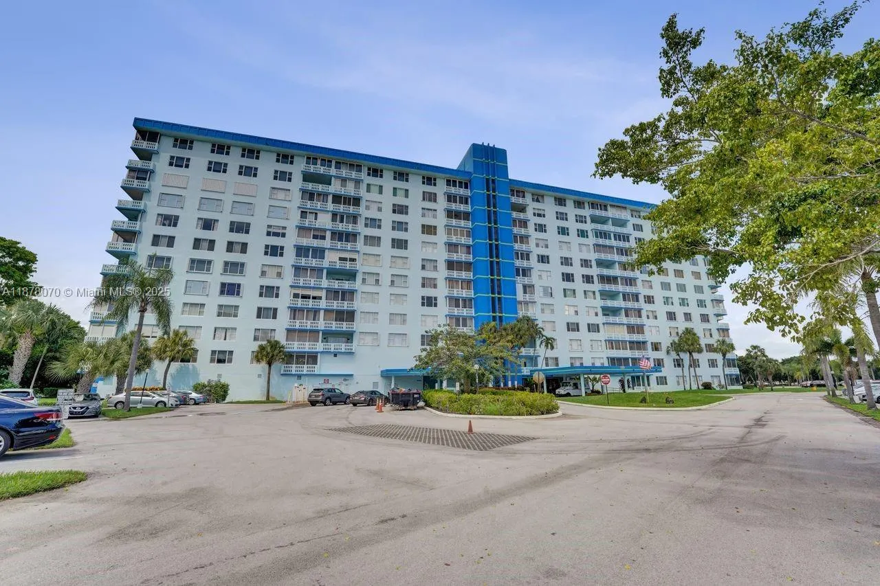 4001 Hillcrest Dr, #403