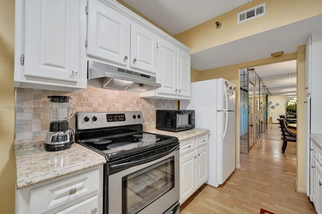 4001 Hillcrest Dr, #403
